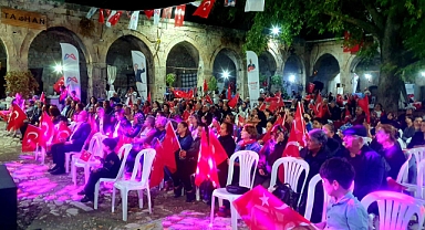 Tarihi Taşhan 'Cumhuriyet Konseri'ne ev sahipliği yaptı