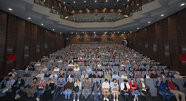 ‘Ben Anadolu’ oyunu perdelerini Büyükşehir’in Emekli Evi üyelerine açtı