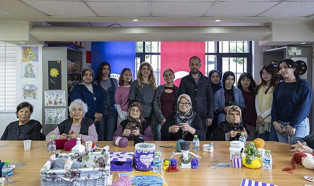 Alzheimer hastaları Büyükşehir ile sanata ve hayata dokunuyor