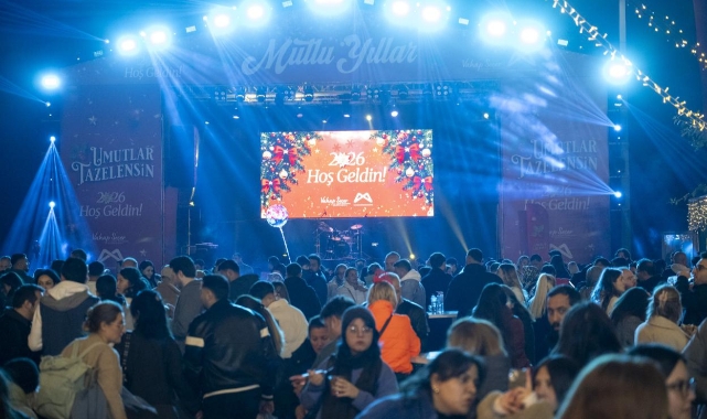 Yeni Yıl coşkusu Yılbaşı Pazarı'nda