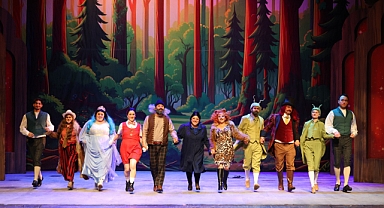 “Kuklacı” Çocuk Müzikali minik seyircileriyle buluşuyor.