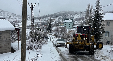 Mersin Büyükşehir ekipleri karla mücadelesini sürdürüyor