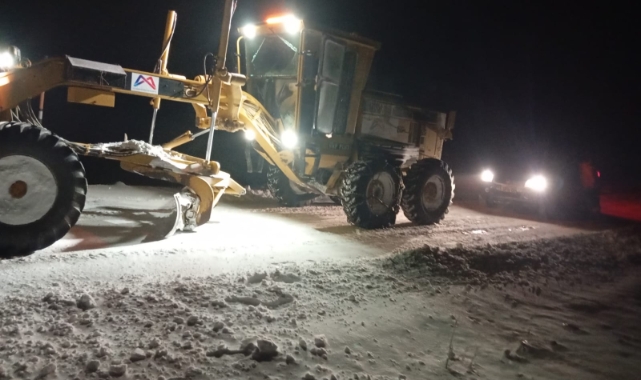 Yayla yolunda mahsur kalan çift kurtarıldı