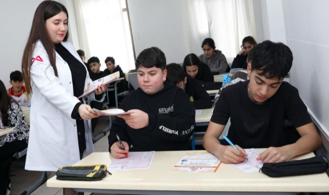 Sınav yolundaki öğrencilere Mersin Büyükşehir desteği