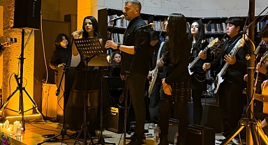 Adana İl Halk Kütüphanesi'nde rock konseri