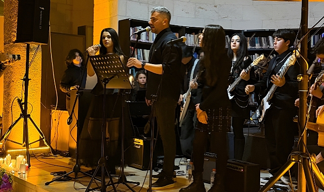 Adana İl Halk Kütüphanesi'nde rock konseri