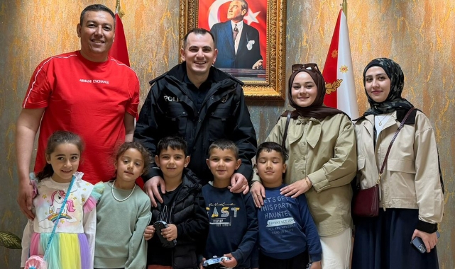 Miniklerin polis görme isteği yerine geldi